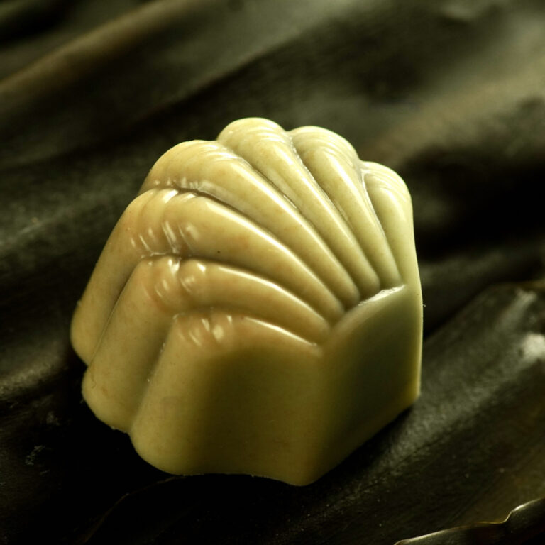 Non-retail Japanese craft chocolate flavored with Kombu, exclusively served for whisky enthusiasts in Hiroshima.